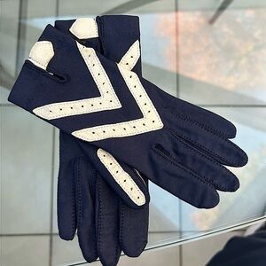 Isotoner gloves — sporty navy and ivory — one size